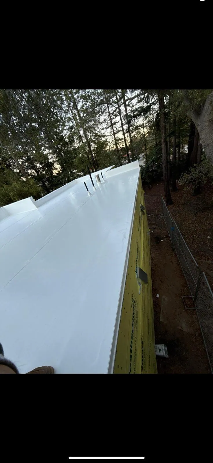 White membrane edge installation
